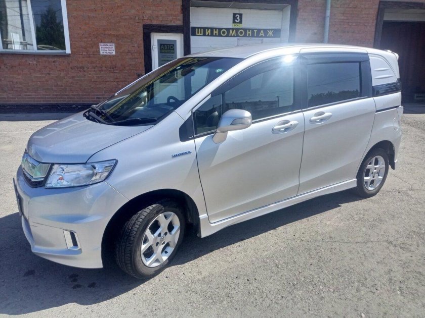 Хонда фрид спайк 2012