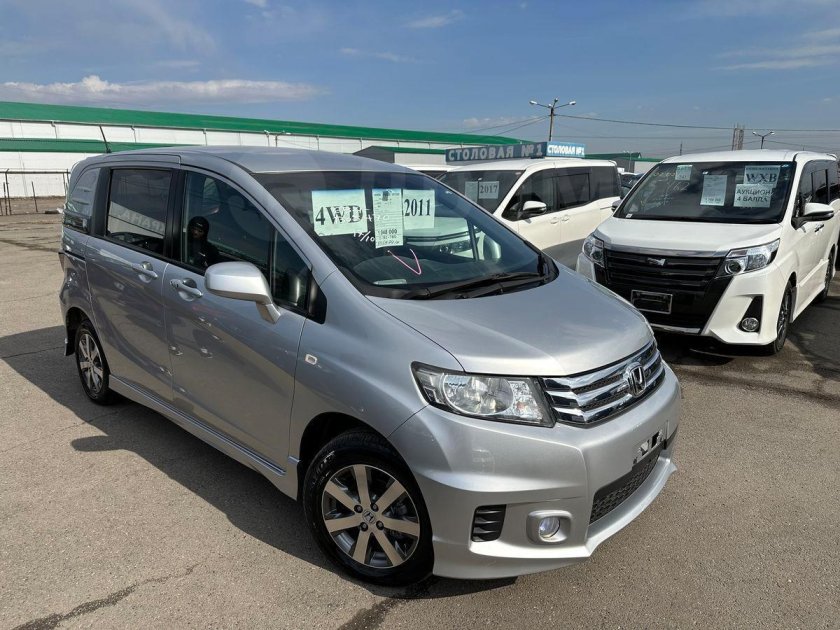 Хонда Фрид Спайк 2012