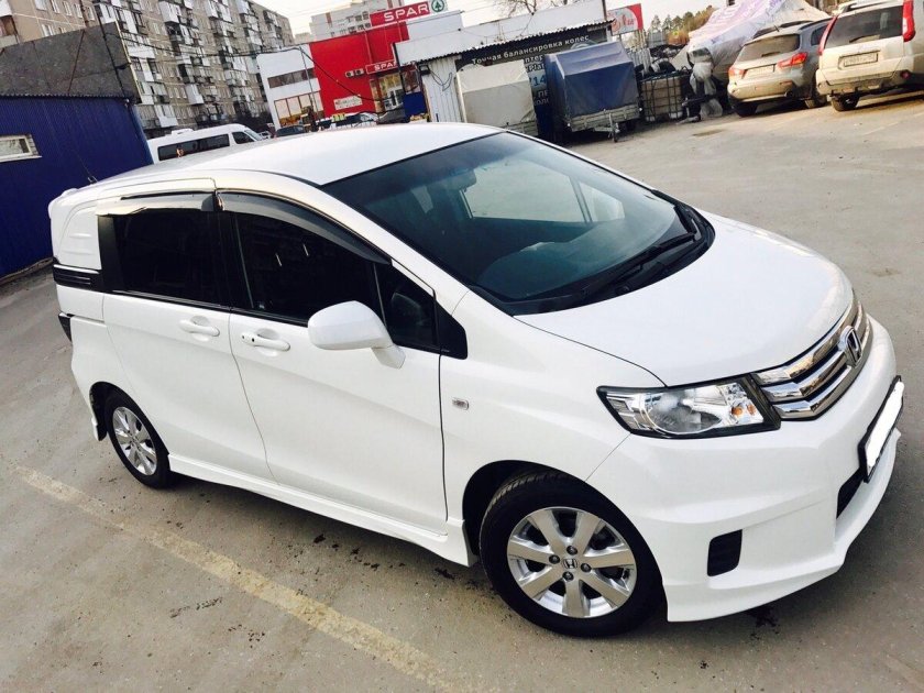 Хонда Фрид Спайк 2010