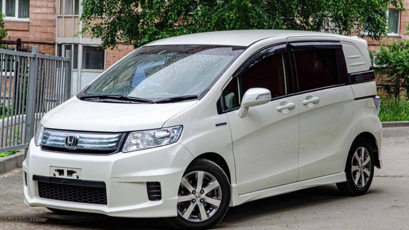Honda freed Spike 2012