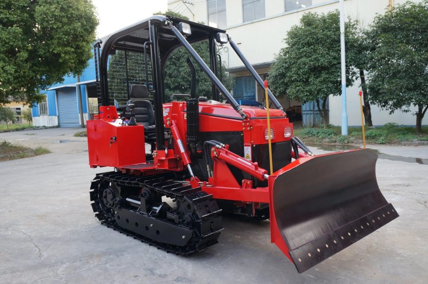 Малогабаритный гусеничный трактор ЛМТ 6