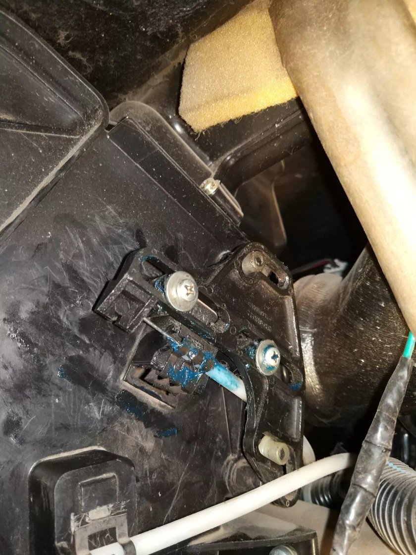 Шевроле Нива заслонка холодного воздуха