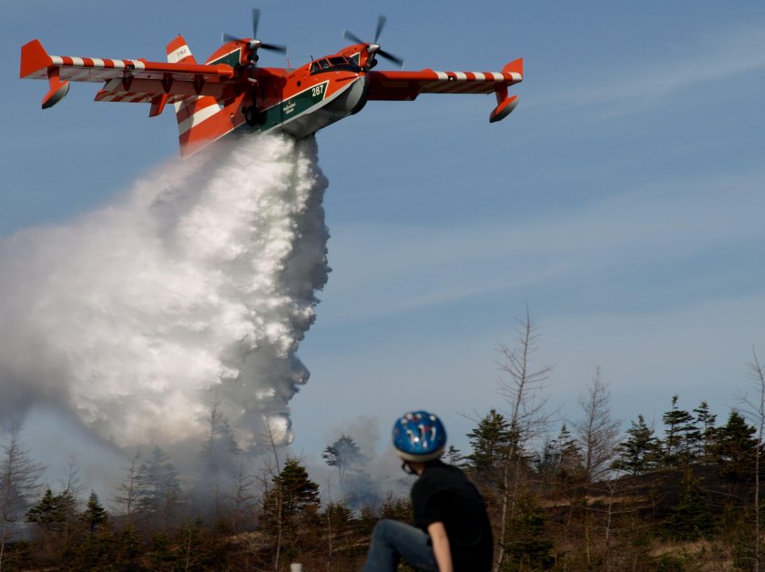 Пожарный самолет