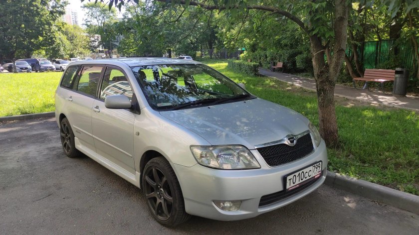 Тойота королла филдер 2004 года