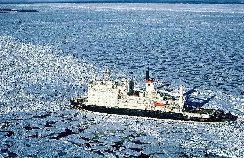 Атомные ледоколы Таймыр и Вайгач