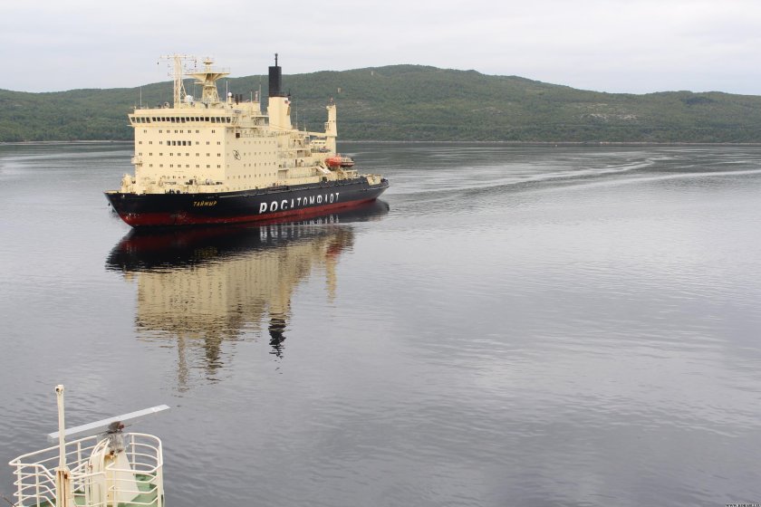 Атомные ледоколы Таймыр и Вайгач