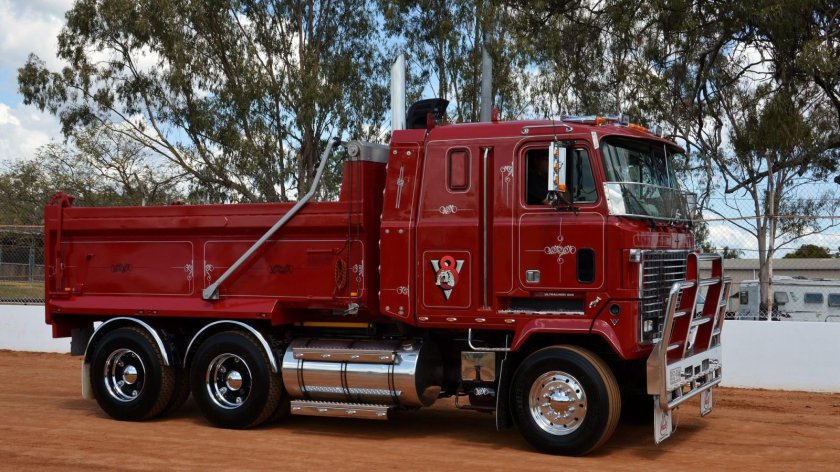 Грузовик Mack r401