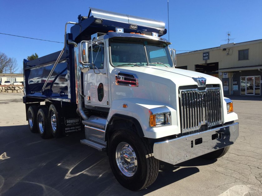 Mack Granite CV 713