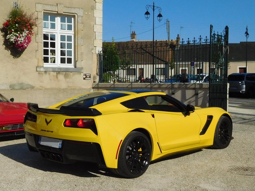 Chevrolet Corvette c7 Yellow