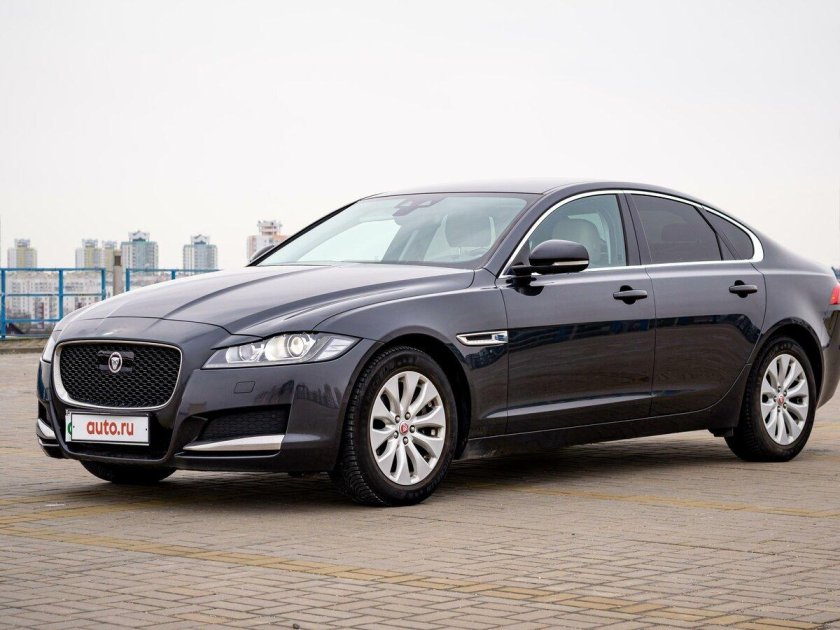 Ягуар XF 2018 года