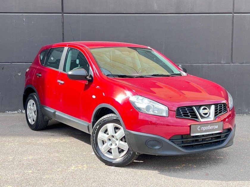 Nissan Qashqai 2013 — 2019 II красный