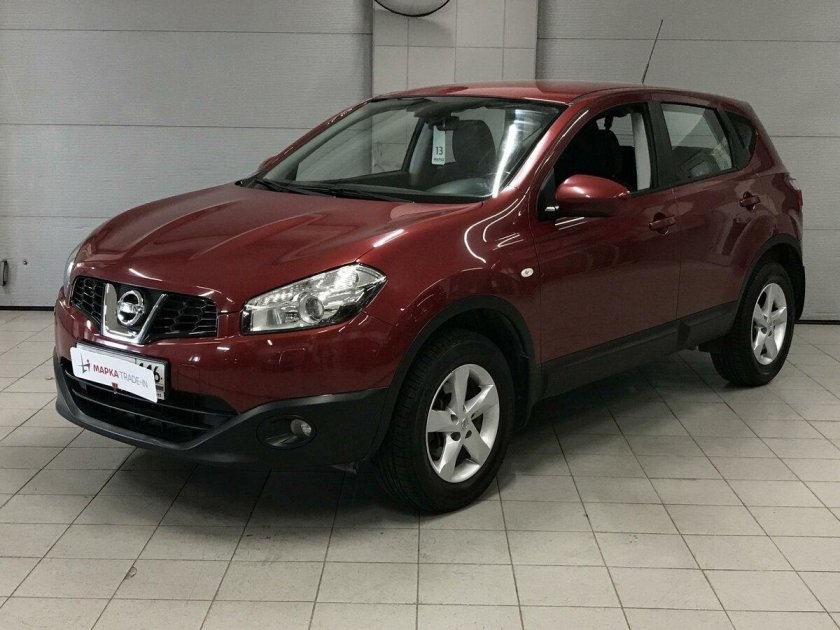 Nissan Qashqai 2010 красный