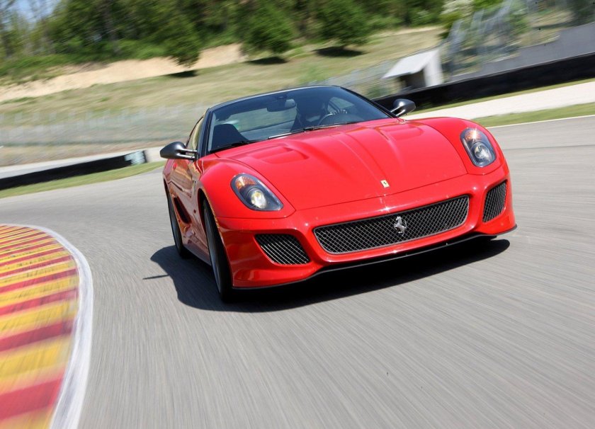 Автомобиль ferrari