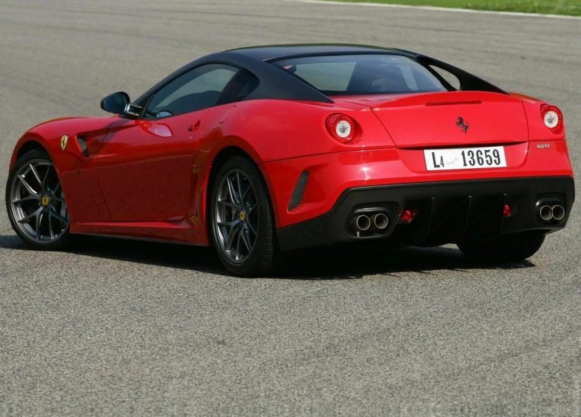 Автомобиль ferrari