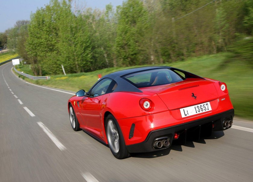 Автомобиль ferrari