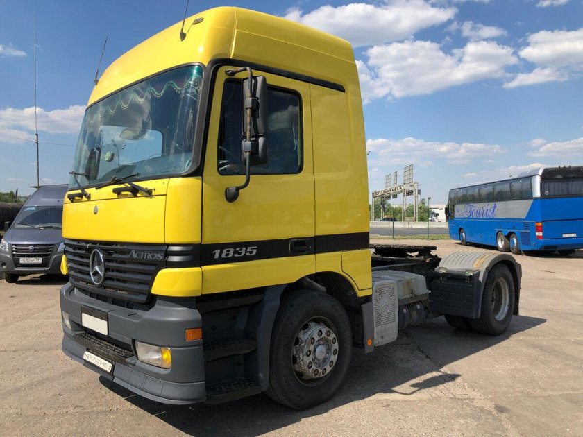 Мерседес Актрос 2001