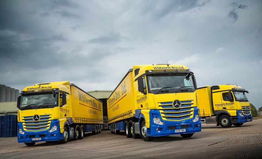 Mercedes-Benz Actros желтый