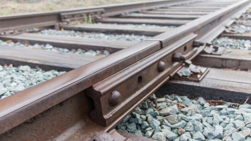 Стык железнодорожного рельса р65