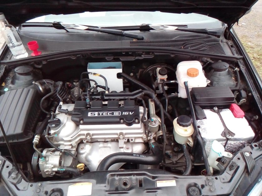 Daewoo Gentra подкапотка