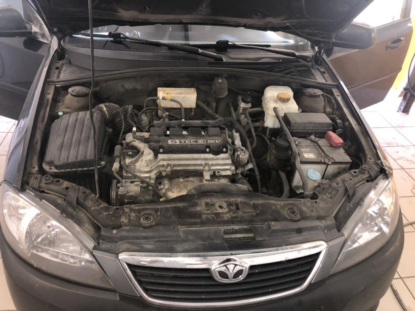 Daewoo Gentra подкапотка