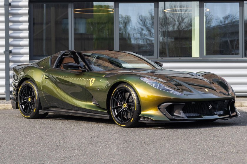 Ferrari 812 competizione