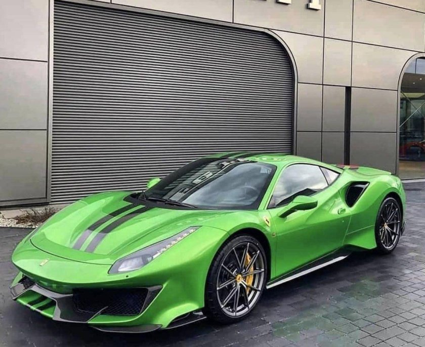 Феррари зеленая