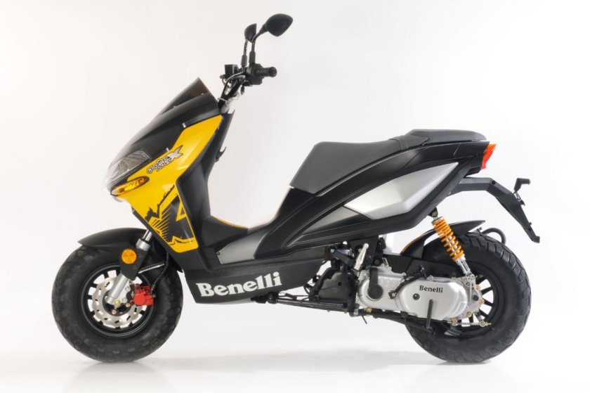 Стелс Бенелли скутер