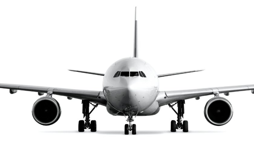 Самолет спереди