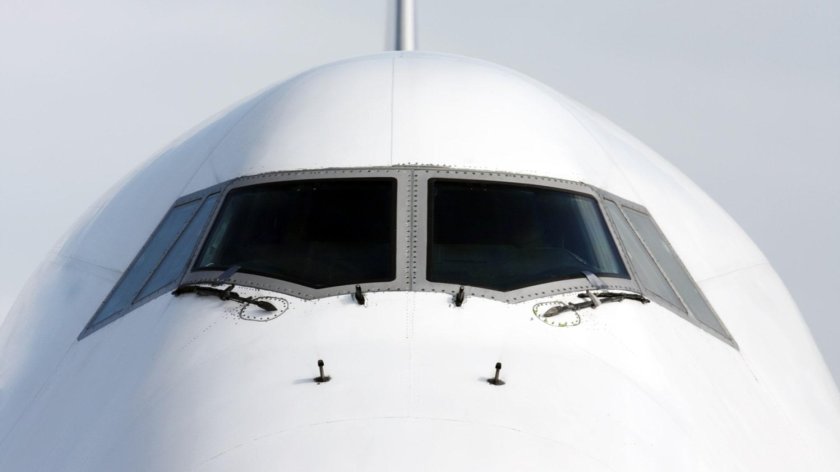 Кабина самолета снаружи