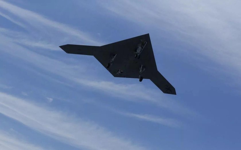 Беспилотный самолет x-47b