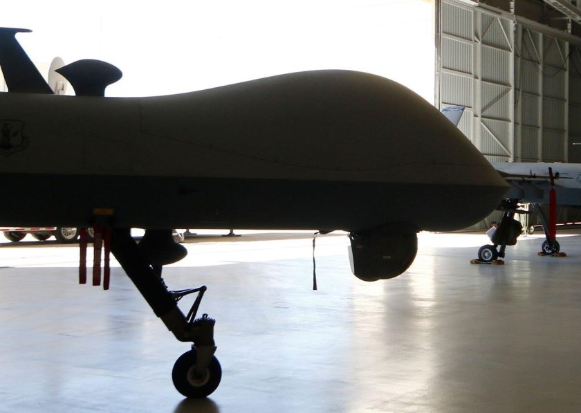 Дрон mq-9