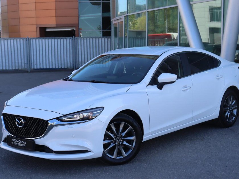 Белая мазда 6