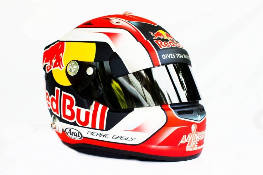 Шлем ред Булл ф1