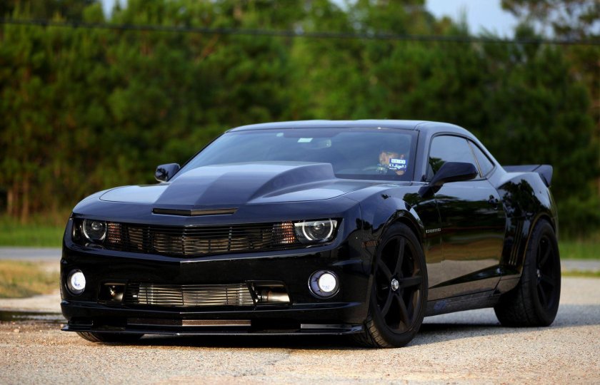 Шевроле Камаро черная
