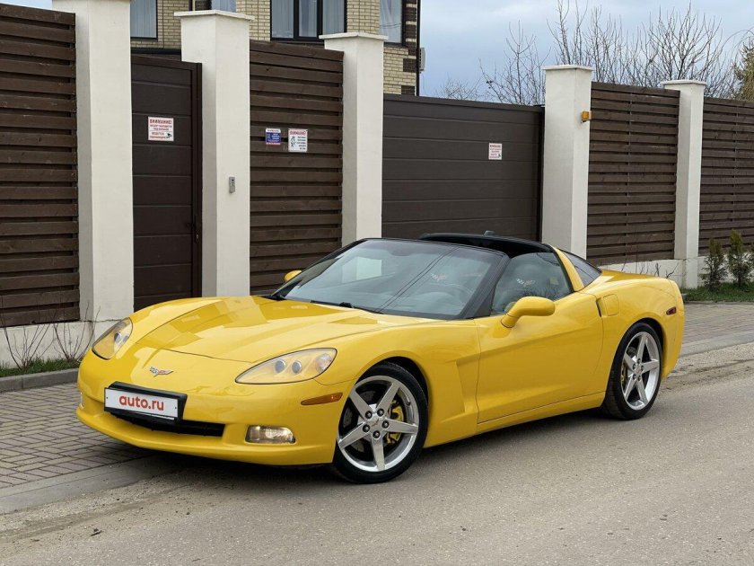 Шевроле Корвет желтый