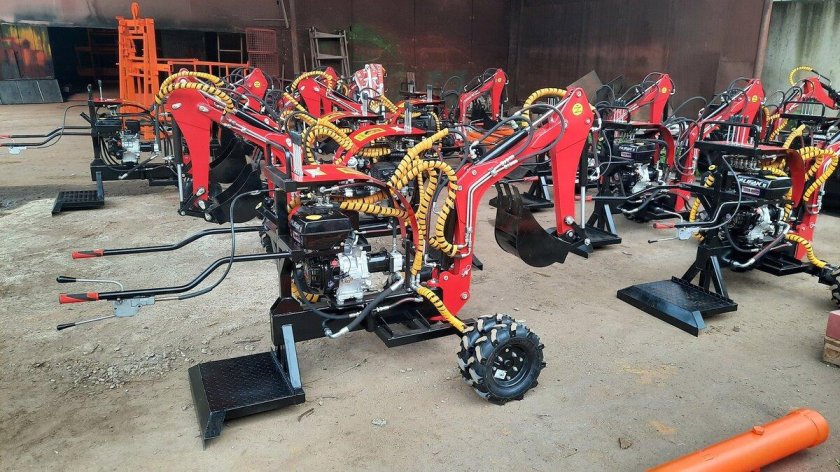 Тверской мини экскаватор а23м