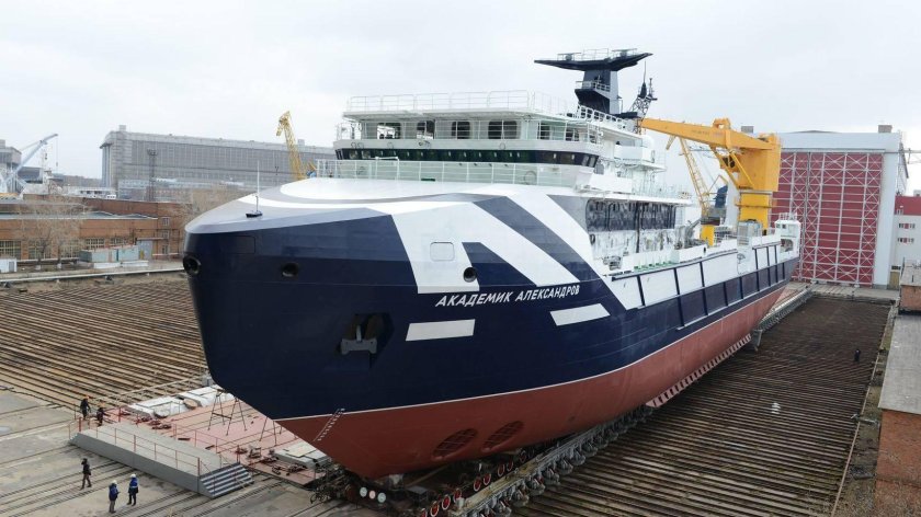 Судно ОИС академик Александров