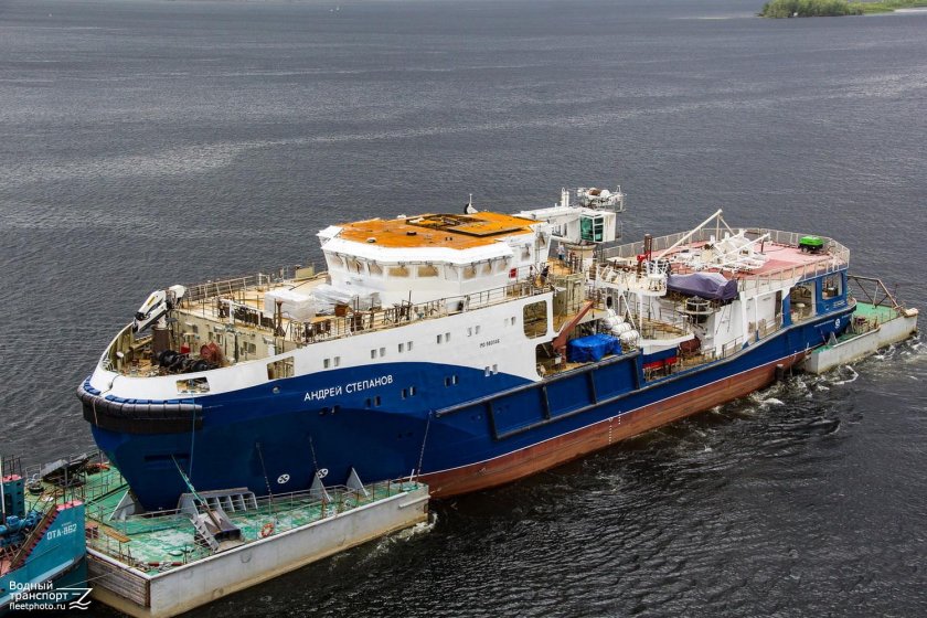 Буксир Андрей Степанов проекта 23470
