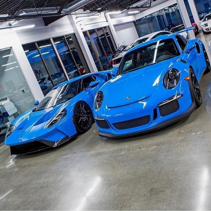 Спорткар синий