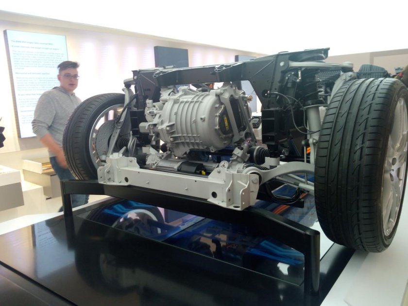 Электромотор Tesla model 3