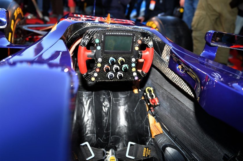 Болид f1 кабина