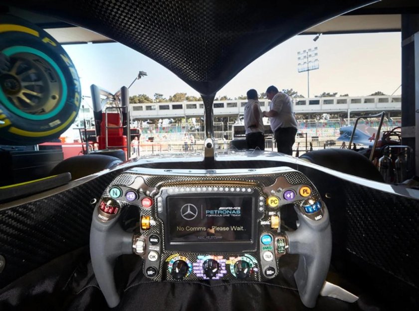 Мерседес ф1 кокпит