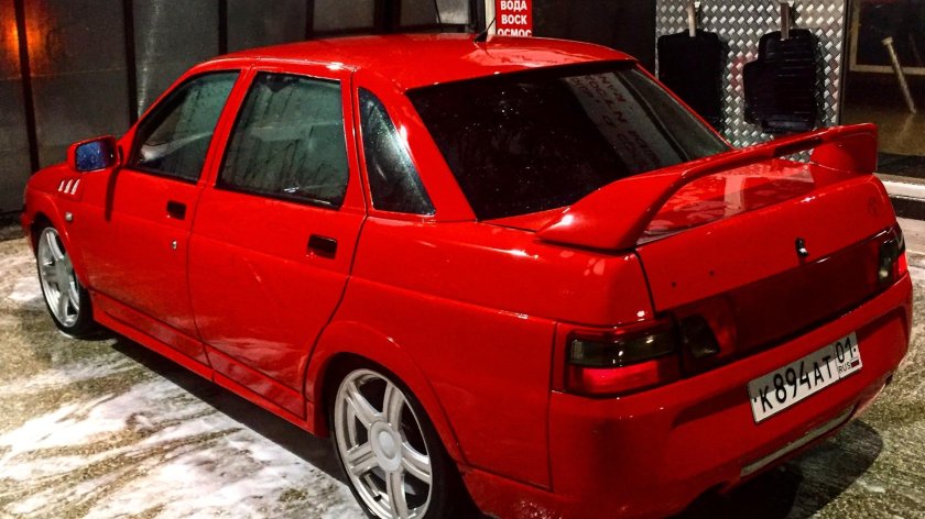 Lada 2110 красная