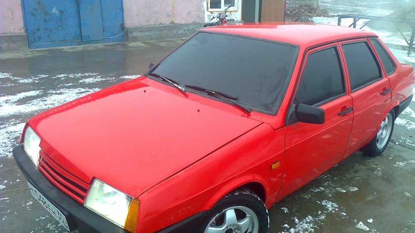 Красная ВАЗ 21099 торусы