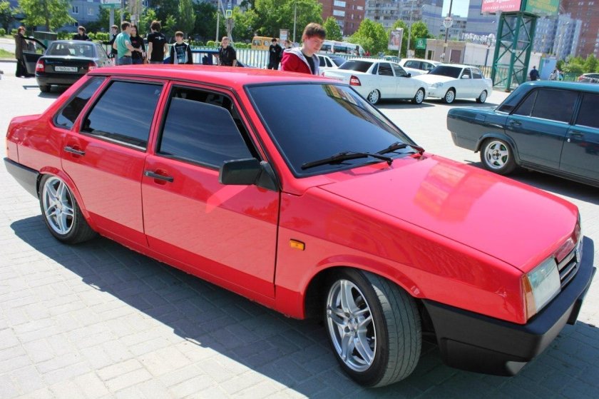 ВАЗ 21099 красная