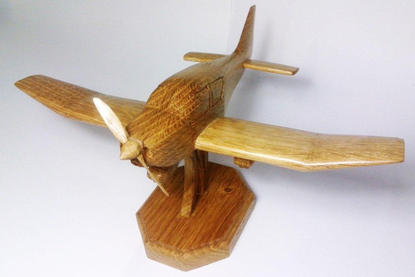 Самолетик из дерева