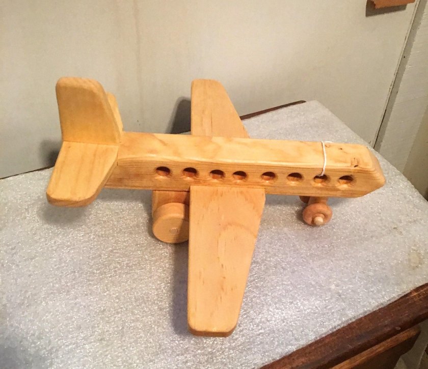 Самолет из дерева