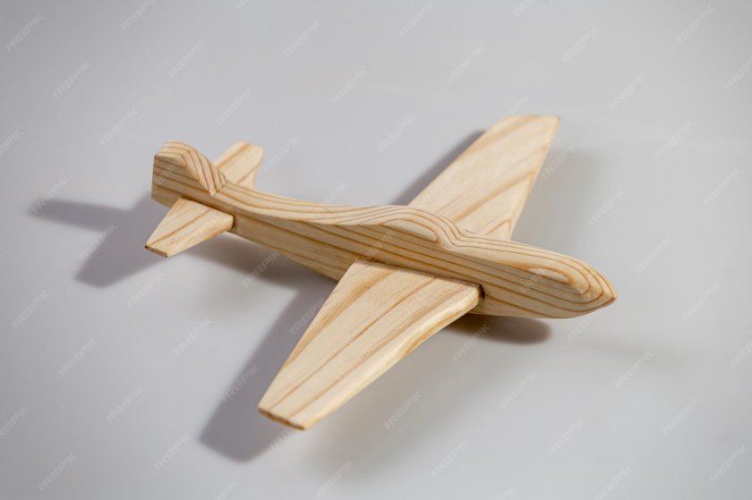 Самолет из дерева