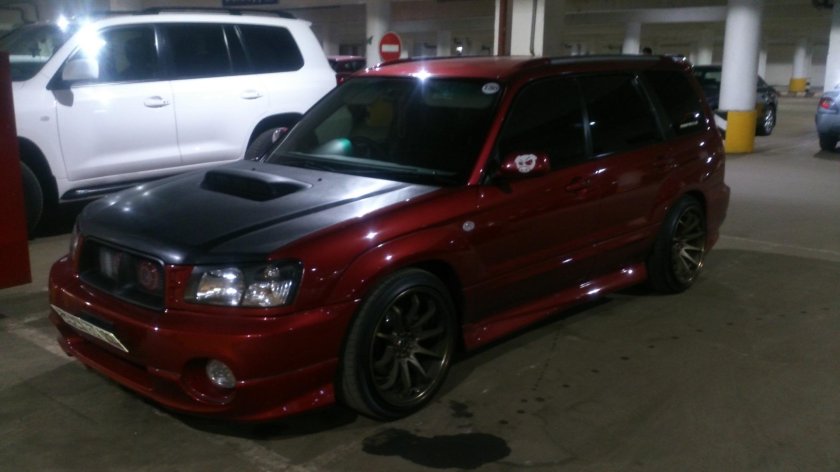 Subaru Forester sg5 красный
