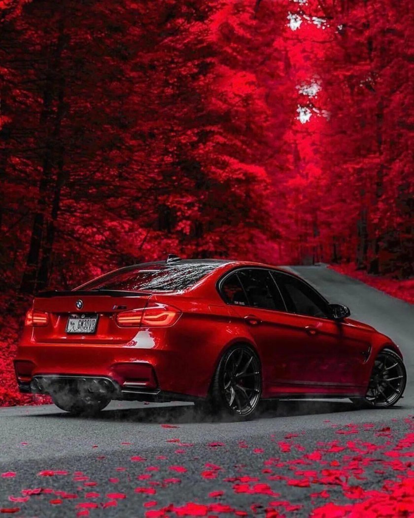 BMW красная